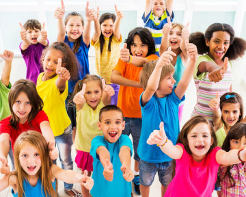 Evènements jeune public::Spectacles et animations de magie en milieu scolaire, dans les centres de loisirs ou camps de vacances.